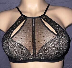SMALL BLACK LACE VICTORIA'S SECRET BRALETTE